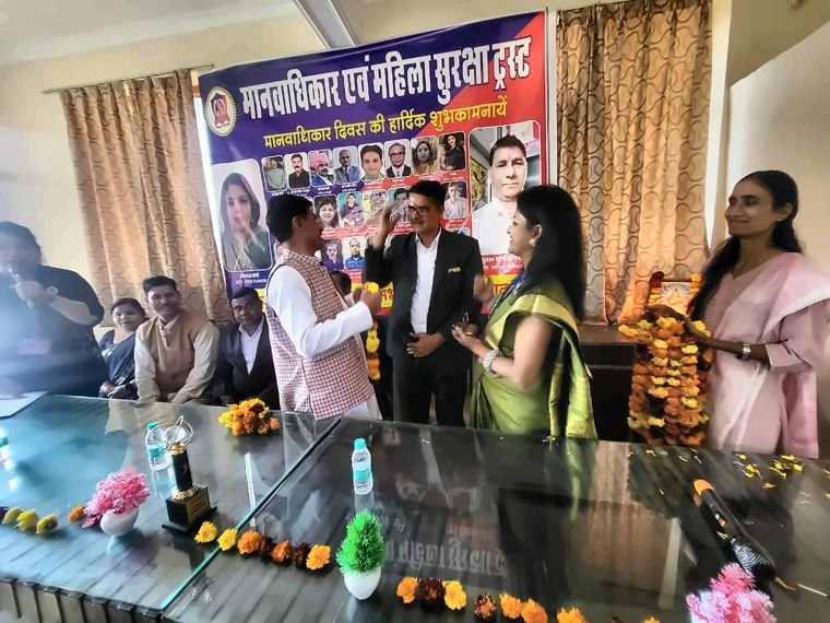 सम्मान एवं प्रमाण पत्र वितरण समारोह