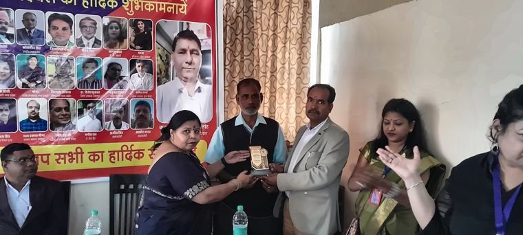 सम्मान एवं प्रमाण पत्र वितरण समारोह