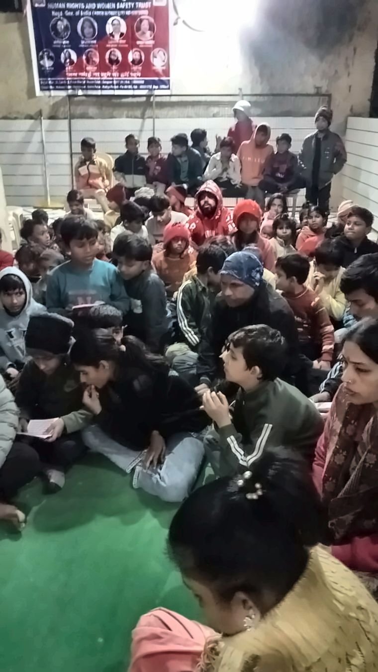 बच्चों के लिए अल्पाहार वितरण