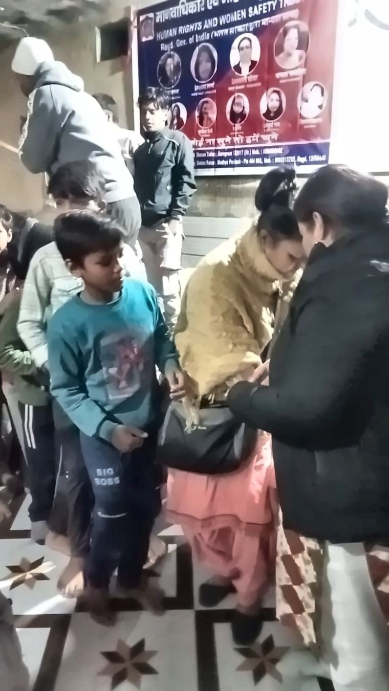 बच्चों के लिए अल्पाहार वितरण